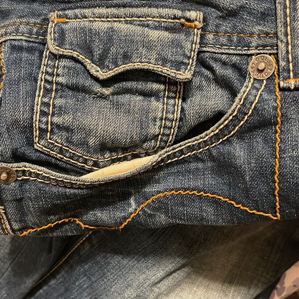 Guess - Picture 9 of 12